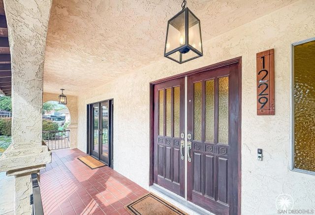 1229 Sandra Circle, Vista, CA 92083