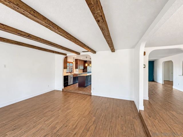 1229 Sandra Circle, Vista, CA 92083