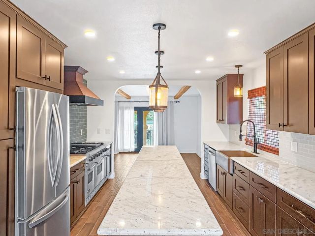 1229 Sandra Circle, Vista, CA 92083