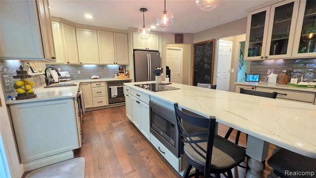 2525 Baltusrol Court, Commerce Twp, MI 48382