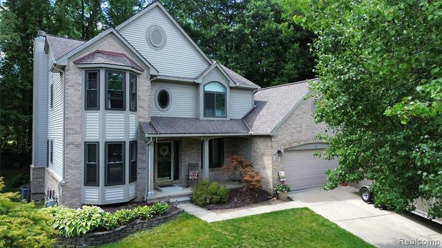 2525 Baltusrol Court, Commerce Twp, MI 48382