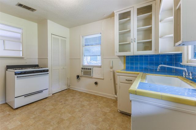 1902 Pasadena DR, Austin, TX 78757