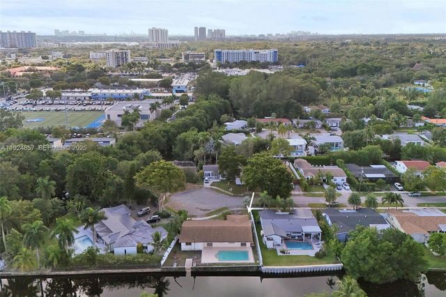 2371 NE 193rd St, Miami, FL 33180