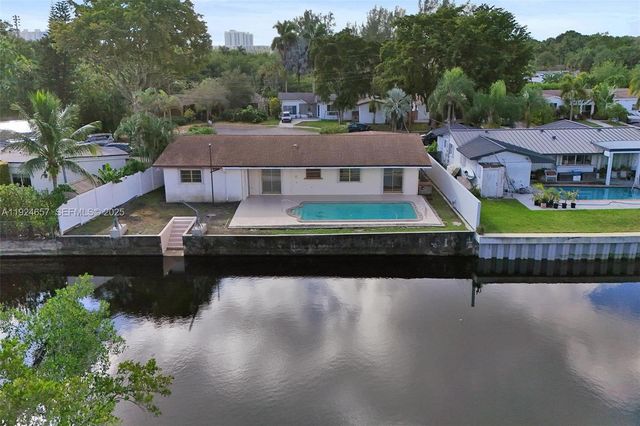 2371 NE 193rd St, Miami, FL 33180