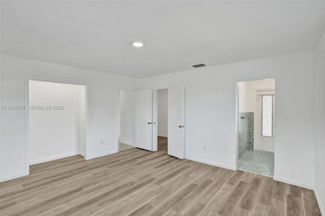 2371 NE 193rd St, Miami, FL 33180