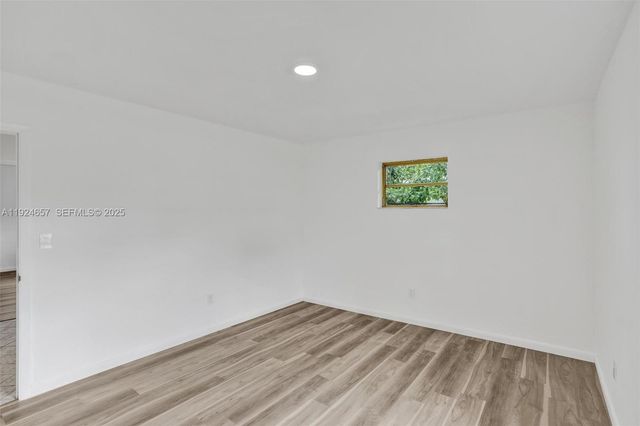 2371 NE 193rd St, Miami, FL 33180