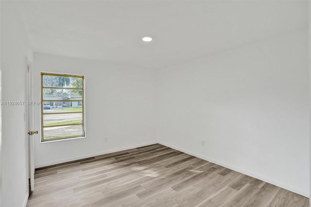 2371 NE 193rd St, Miami, FL 33180