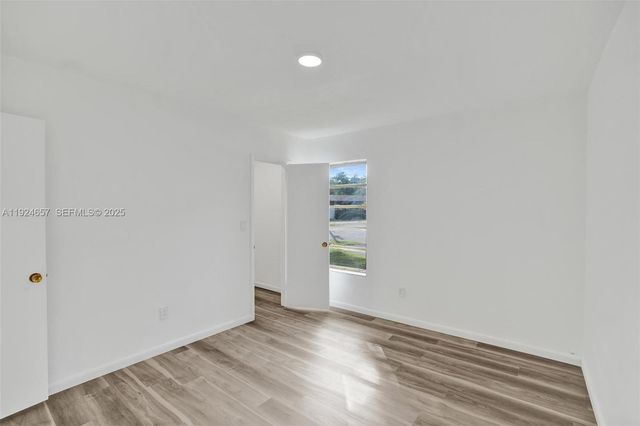 2371 NE 193rd St, Miami, FL 33180