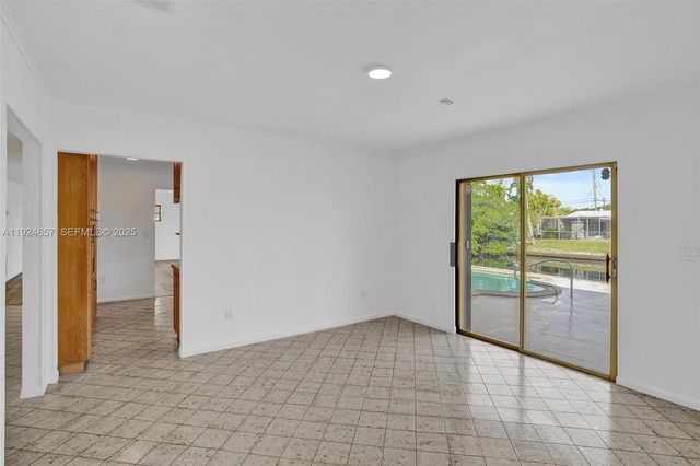 2371 NE 193rd St, Miami, FL 33180