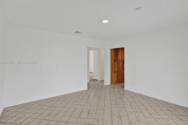 2371 NE 193rd St, Miami, FL 33180