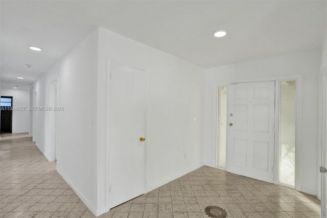 2371 NE 193rd St, Miami, FL 33180