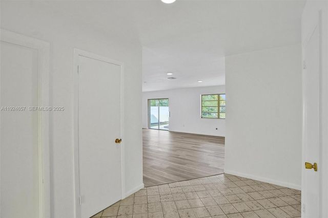 2371 NE 193rd St, Miami, FL 33180