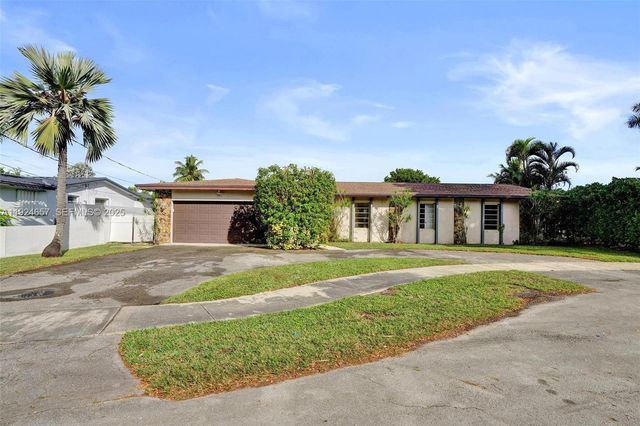 2371 NE 193rd St, Miami, FL 33180