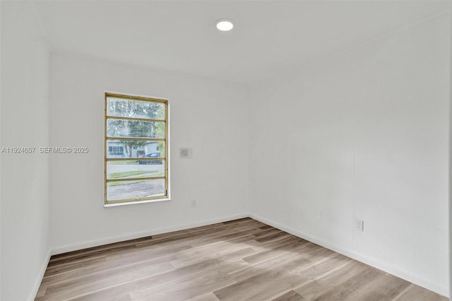 2371 NE 193rd St, Miami, FL 33180