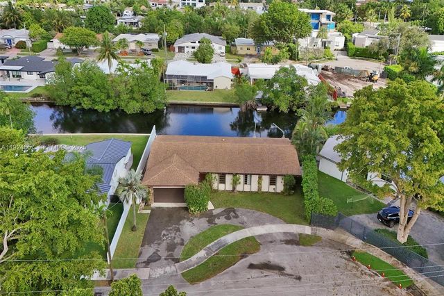 2371 NE 193rd St, Miami, FL 33180