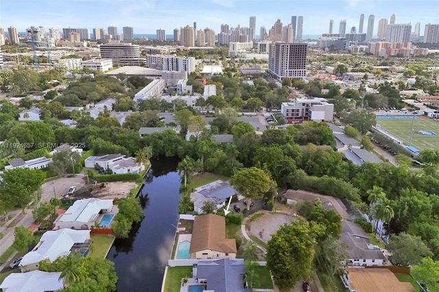 2371 NE 193rd St, Miami, FL 33180