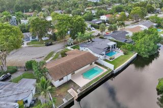 2371 NE 193rd St, Miami, FL 33180