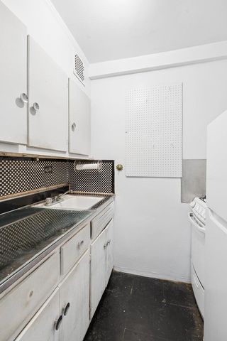 141 E 55th St Apt 4F, New York City, NY 10022