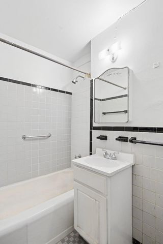 141 E 55th St Apt 4F, New York City, NY 10022
