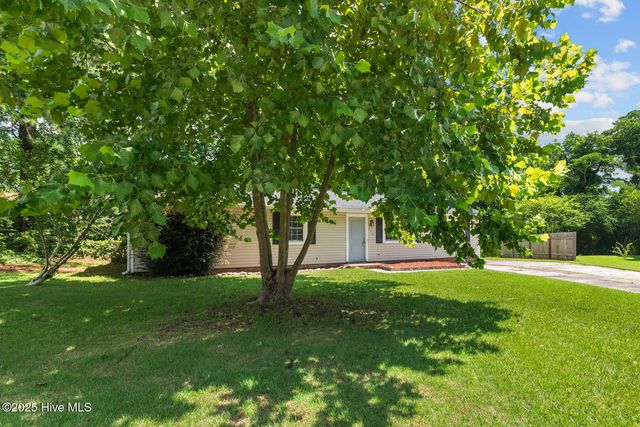 102 Quality Lane, Jacksonville, NC 28540