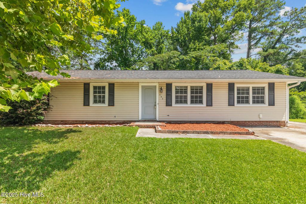 102 Quality Lane, Jacksonville, NC 28540