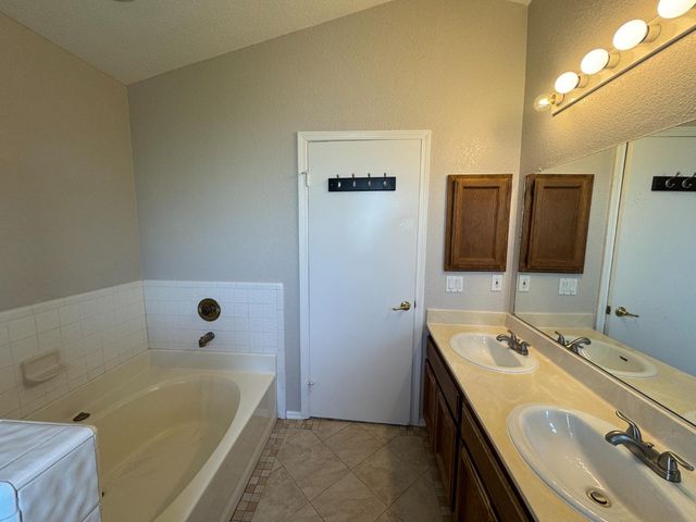 8420 Sunblaze Way, Sacramento, CA 95823