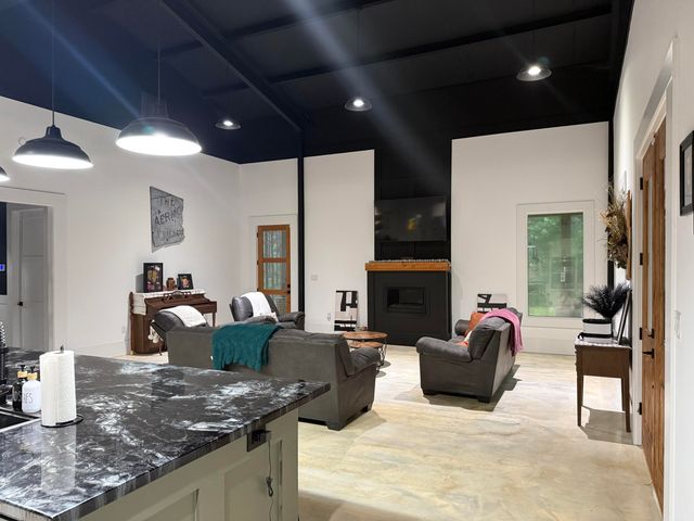 1222 Gates Rd., Columbia, MS 39429