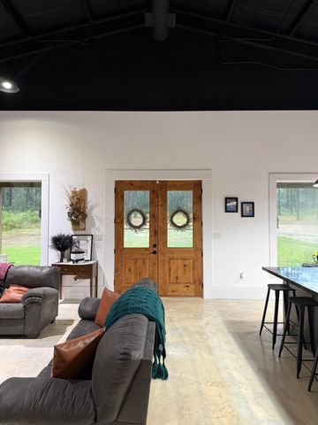 1222 Gates Rd., Columbia, MS 39429