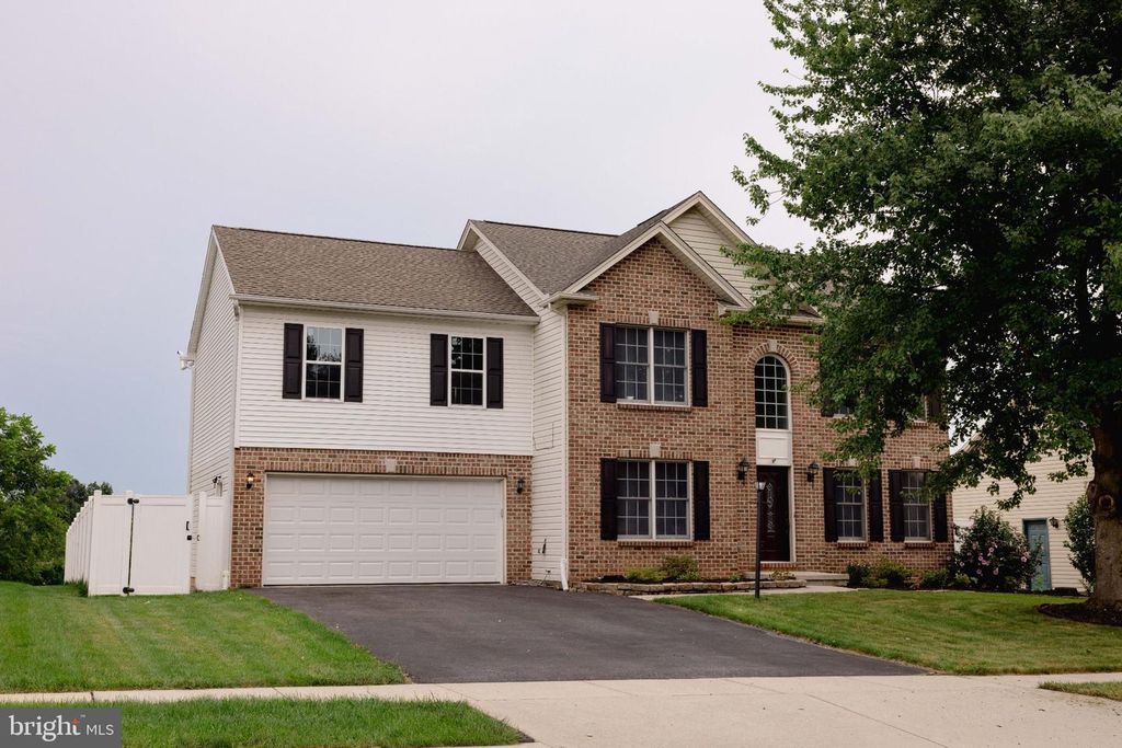 446 OLD FARM RD, Palmyra, PA 17078