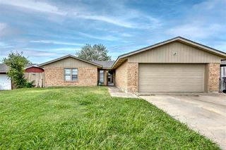 6110 SW Oakcliff Ave, Lawton, OK 73505