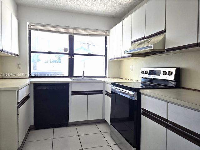 10219 SW 89th St 10219, Miami, FL 33176