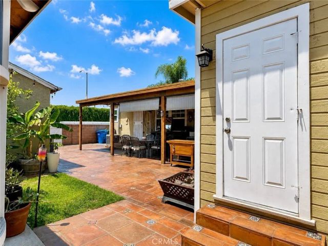 8734 Parrot Avenue, Downey, CA 90240