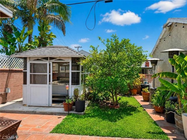 8734 Parrot Avenue, Downey, CA 90240