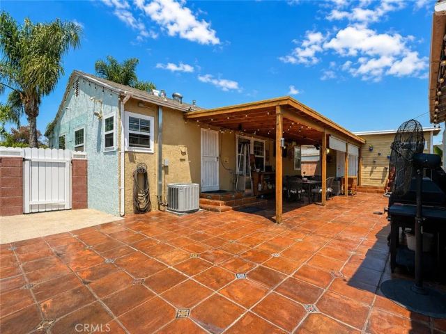 8734 Parrot Avenue, Downey, CA 90240