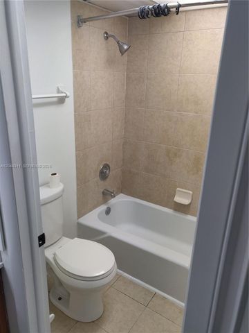 3750 Inverrary Drive 2Q, Lauderhill, FL 33319