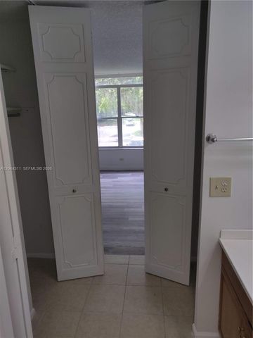 3750 Inverrary Drive 2Q, Lauderhill, FL 33319