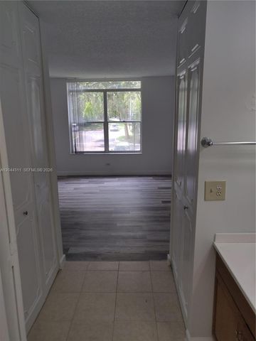 3750 Inverrary Drive 2Q, Lauderhill, FL 33319
