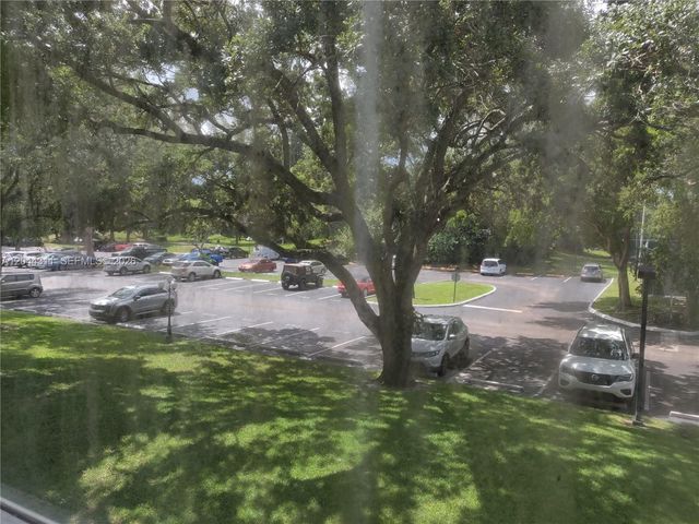 3750 Inverrary Drive 2Q, Lauderhill, FL 33319