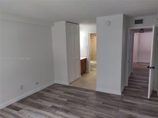 3750 Inverrary Drive 2Q, Lauderhill, FL 33319