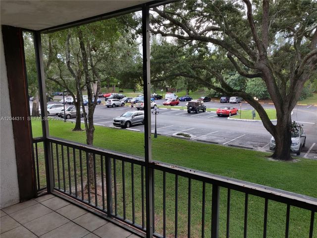 3750 Inverrary Drive 2Q, Lauderhill, FL 33319
