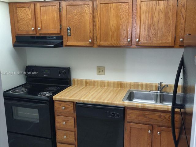 3750 Inverrary Drive 2Q, Lauderhill, FL 33319