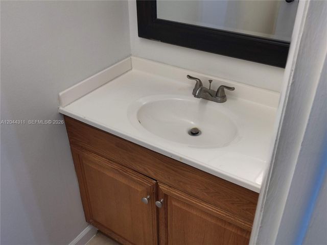 3750 Inverrary Drive 2Q, Lauderhill, FL 33319