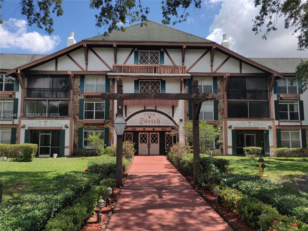 3750 Inverrary Drive 2Q, Lauderhill, FL 33319