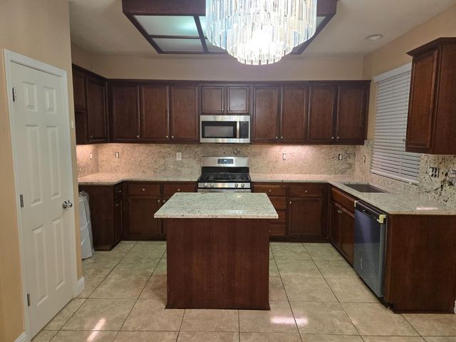 5420 Spur St, Riverbank, CA 95367