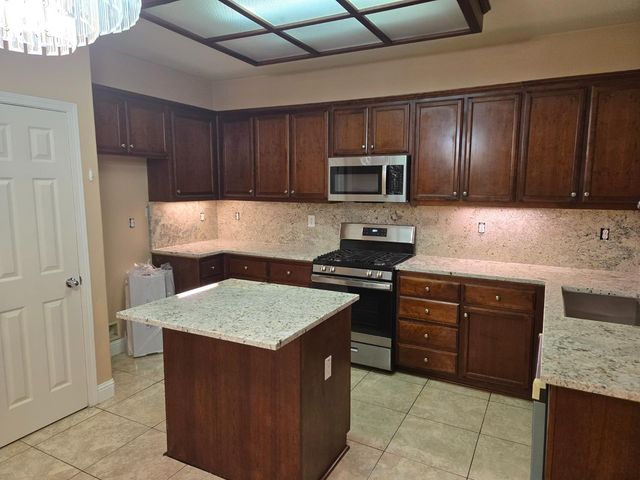 5420 Spur St, Riverbank, CA 95367