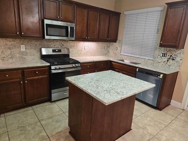 5420 Spur St, Riverbank, CA 95367