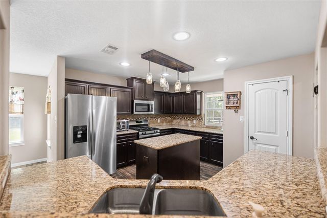 8997 Hickory Road, Plantersville, TX 77363