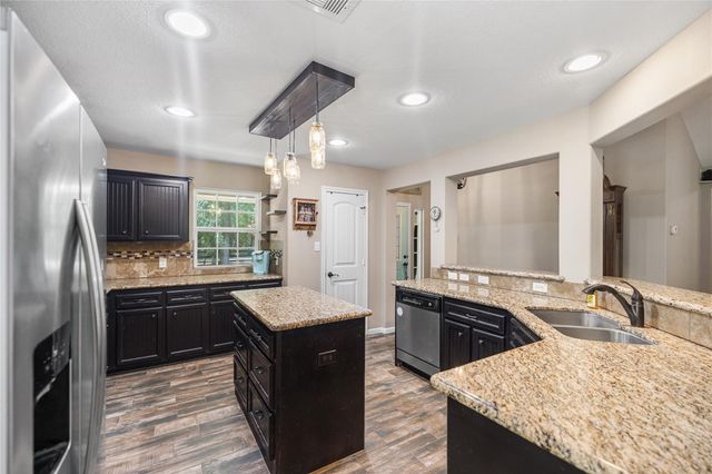 8997 Hickory Road, Plantersville, TX 77363