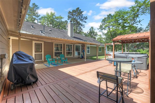 8997 Hickory Road, Plantersville, TX 77363