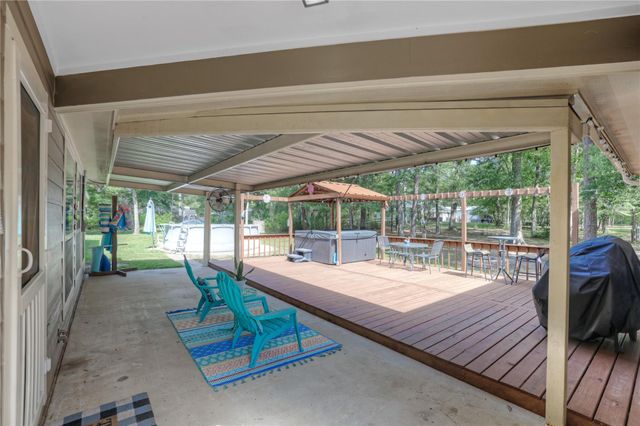 8997 Hickory Road, Plantersville, TX 77363